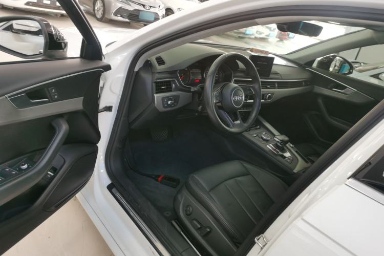 Used Audi A4L 2018 30th Anniversary Edition 40 TFSI Trendy Model
