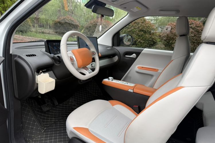 Used CHANGAN NEVO Lumin 2024 301km Orange Wind Edition Interior 4