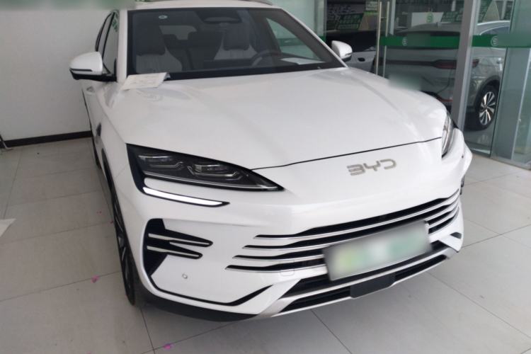 Used BYD Song PLUS New Energy 2025 DM-i Smart Drive 112KM Prestige Model Front Right 45 Deg