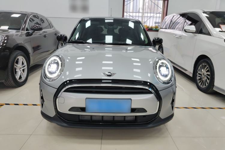 Used MINI MINI 2023 Updated 1.5T COOPER Artist Five-Door Edition
