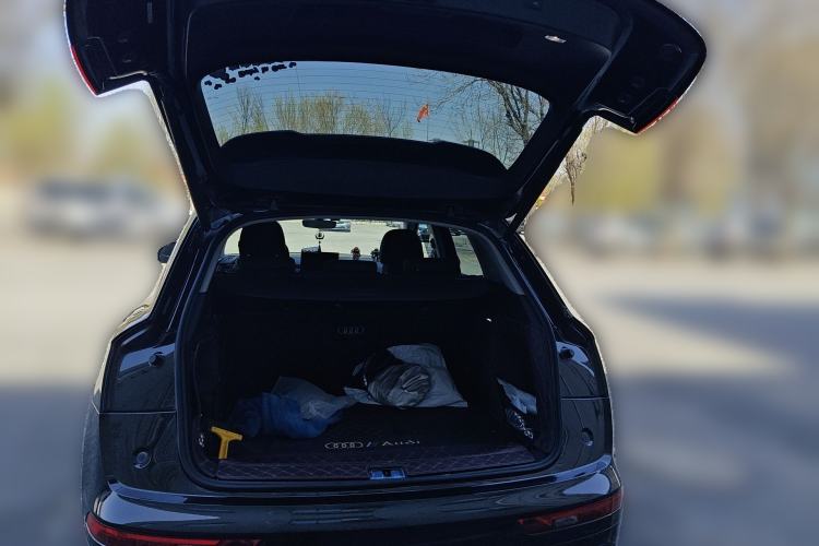 Used Audi Q5L 2022 40T Fashionable and Dynamic Model Trunk