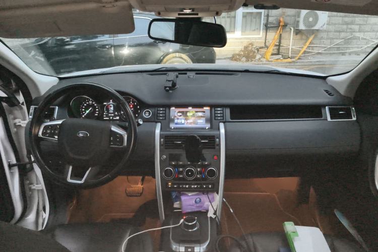 Used Land Rover Discovery Sport 2017 2.0T HSE Center Console