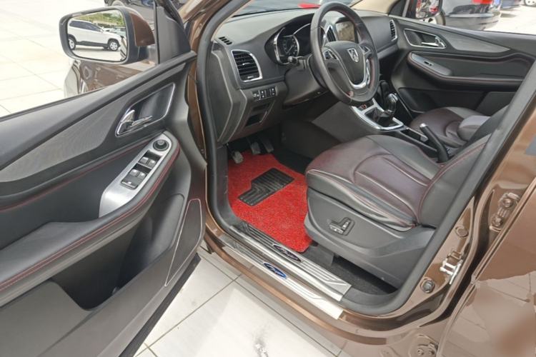 Used Baojun 560 2015 1.8L manual luxury version
