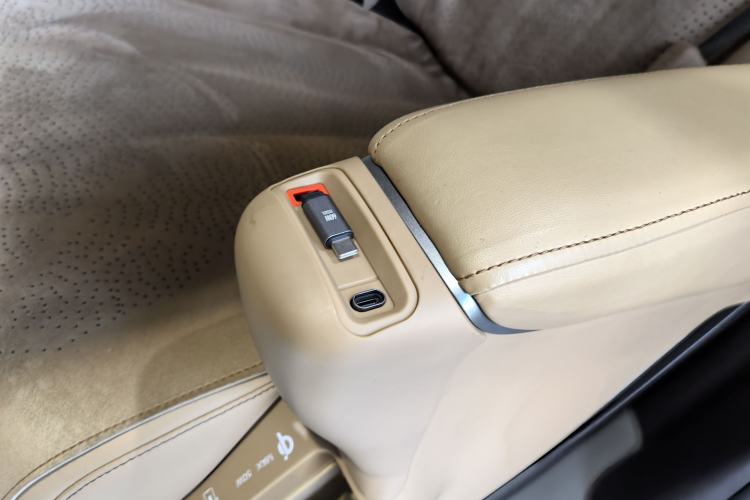 Used Denza D9 2025 DM-i Intelligent Drive 1020 Four-Wheel Drive Flagship Model
