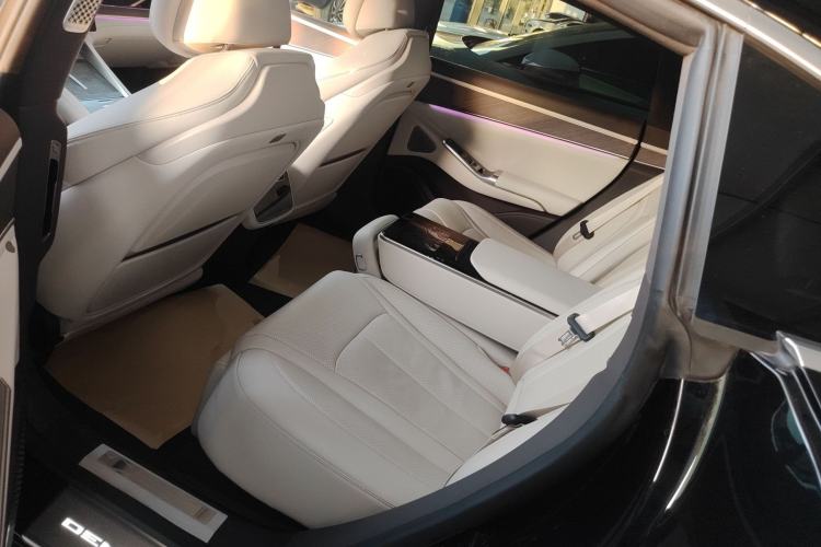 Used Denza Z9 2024 1100 km Four-Wheel Drive Max Version