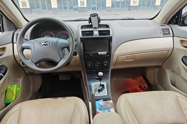 Used BYD L3 2013 1.5L Automatic Comfort Edition Center Console