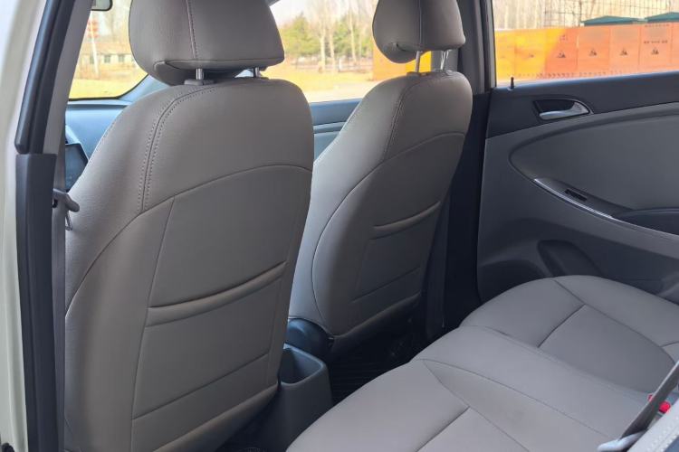 Used Hyundai Verna (older generation) 2016 1.4L Manual Smart GLS Trim Interior 2