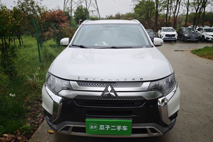 Used Mitsubishi Outlander 2019 2.4L Two-Wheel Drive ZhiXing Version 5 Seats China V Emission Standard Exterior 2