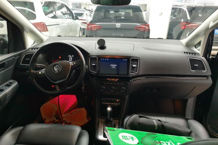 Used Volkswagen Sharan 2018 380TSI Luxury 7-Seater Center Console