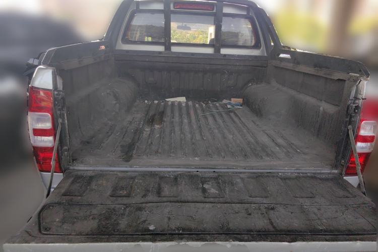 Used Isuzu JLM 2018 2.8T Classic Edition Two-Wheel Drive Luxury Version JE493ZLQ5F Trunk