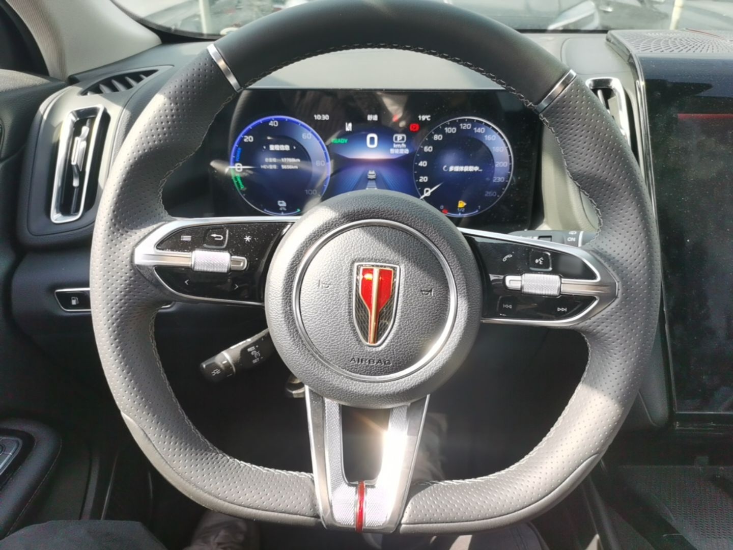Hongqi HS3 PHEV 2025 Model 117km Jingwei Edition — снимка 13