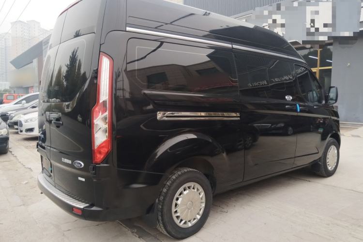 Used Ford Transit 2020 2.0T Gasoline Multi-Function Commercial Vehicle Mid-Drive Low-Roof Design with Dual Rear Doors Meeting China VI Emission Standards