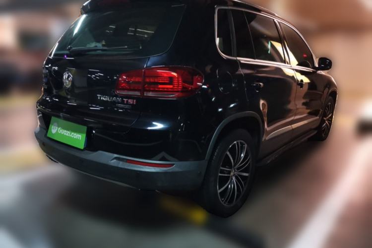 Used Volkswagen Tiguan 2015 2.0 TSI Automatic All-Wheel Drive Flagship Edition Rear Right 45 Deg