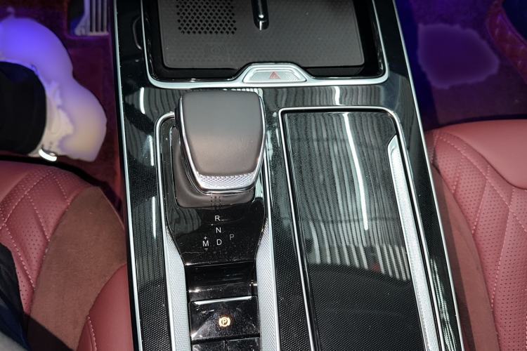 Used Hongqi HS5 2023 2.0T Qixiang Pro Edition Gear Lever