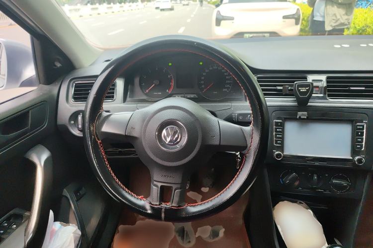 Used Volkswagen Santana 2015 1.6L Manual Fashion Edition
