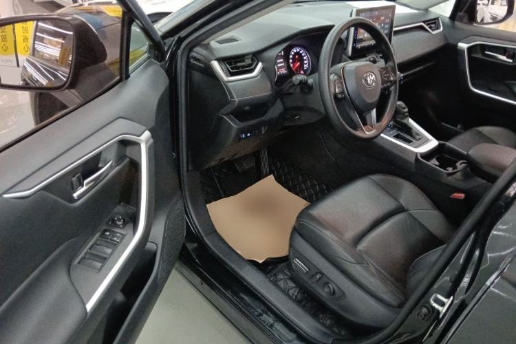 Used Toyota Wildlander 2020 2.0L CVT Two-Wheel Drive Luxury Edition Driver Seat