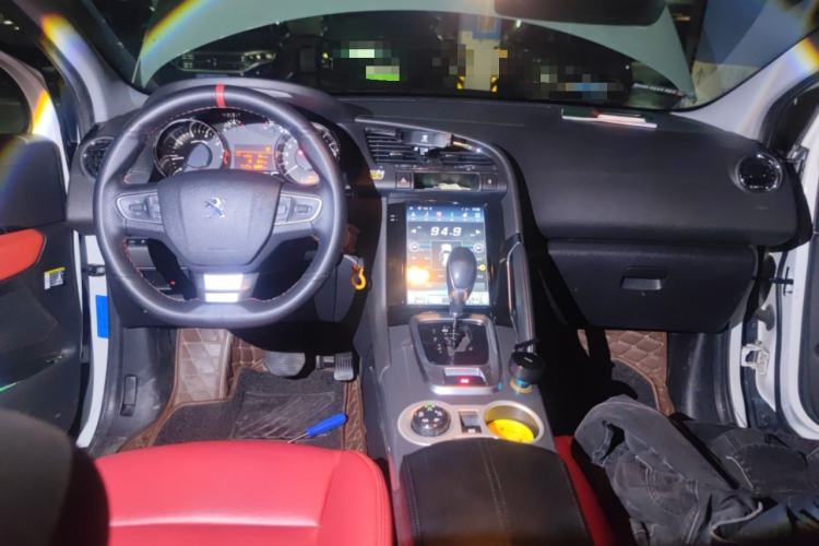 Used Peugeot 3008 2016 1.6THP Automatic Classic Edition Center Console
