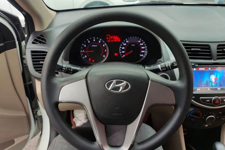 Used Hyundai Verna (older generation) 2014 1.4L Automatic Leading-Edge GLX
