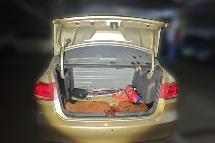 Used Volkswagen Santana 2013 1.6L Automatic Luxury Edition Trunk