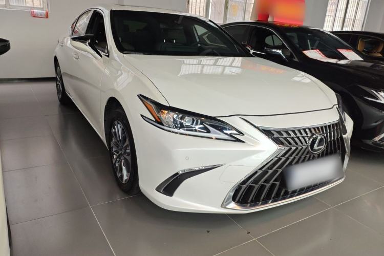 Used Lexus ES 2023 200 Excellence Edition Front Right 45 Deg