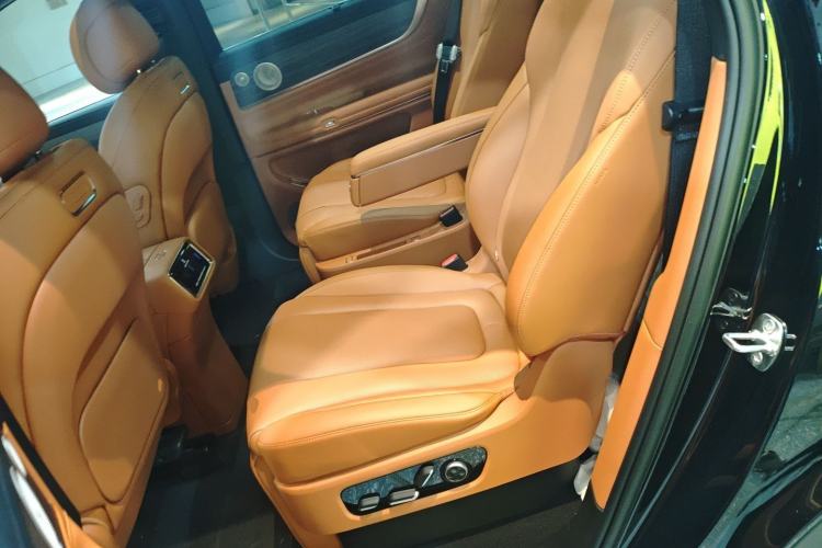 Used Hima AITO M9 2025 Extended-Range Ultra Version 52 kWh 6-Seater Left Rear Seat