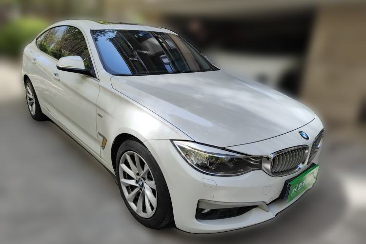 Used BMW 3 Series GT 2013 328i Sport Design Package Front Right 45 Deg