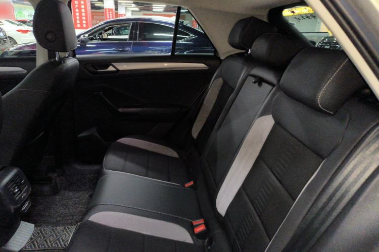 Used Volkswagen T-ROC 2020 230TSI DSG Two-Wheel Drive Advanced Version Left Rear Seat