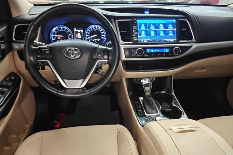 Used Toyota Highlander 2018 2.0T Four-Wheel Drive Luxury Edition 7 Seats China V Emission Standard
