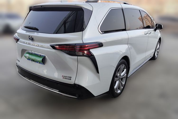 Used Toyota Sienna 2023 2.5L Hybrid Deluxe Edition
