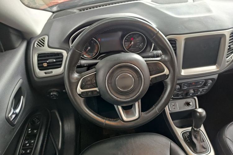 Used Jeep Compass 2017 200T Automatic Family Edition Steering Wheel