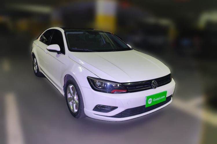 Used Volkswagen Lamando 2015 230TSI DSG Fashion Edition Front Right 45 Deg