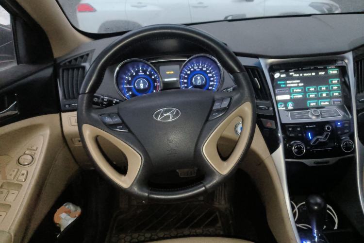 Used Hyundai Sonata 2011 2.0L Automatic Luxury Edition
