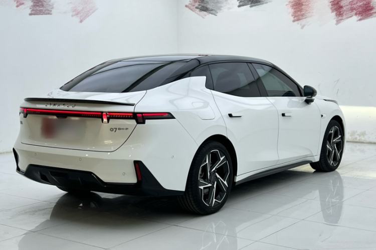 Used Lynk & Co 07 2024 EM-P 126 Long-Range Ultra Exterior 4