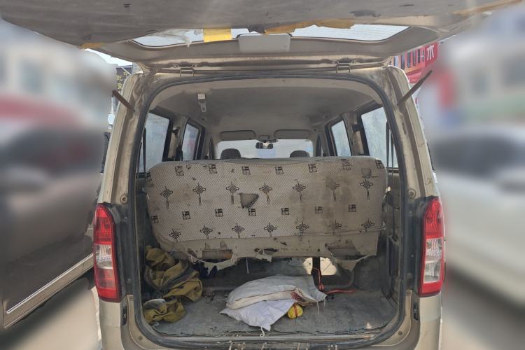 Used Wuling Rongguang V 2016 1.5L Practical Version Trunk