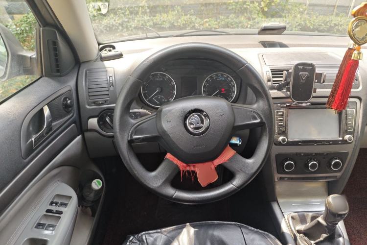 Used Skoda Octavia 2015 Classic Model 1.6L Manual Eado Version Steering Wheel