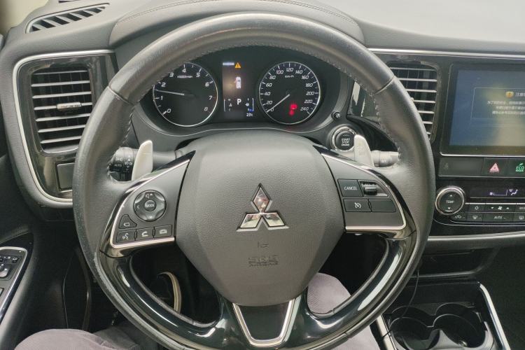 Used Mitsubishi Outlander 2019 2.4L 4x4 Zhi Xiang Edition 7 Seats China VI Standard Steering Wheel