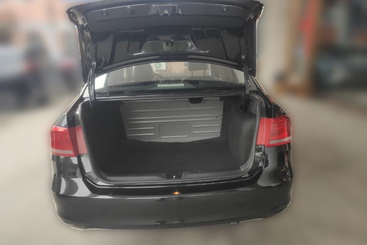 Used Volkswagen Santana 2015 1.6L Automatic Comfort Edition Trunk