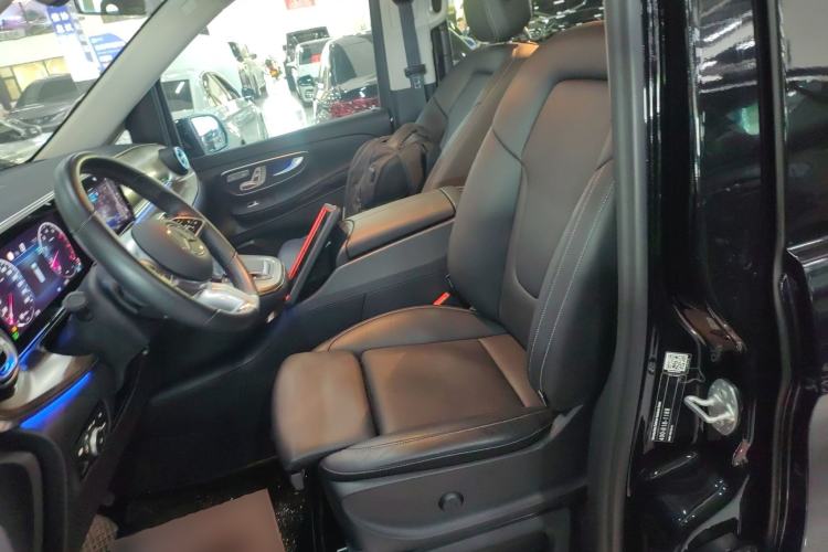 Used Mercedes-Benz V-Class 2024 V 300 Pilot Edition