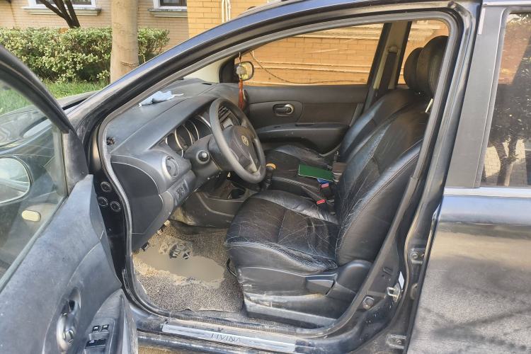 Used Nissan Livina 2010 Jingyue Edition 1.6L Manual All-Around Model
