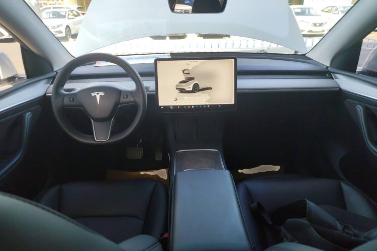 Used Tesla Model Y 2023 Long-Range All-Wheel-Drive Version
