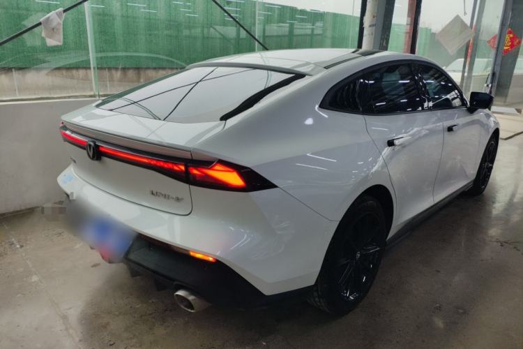 Used Changan UNI-V 2024 1.5T High-Energy Version
