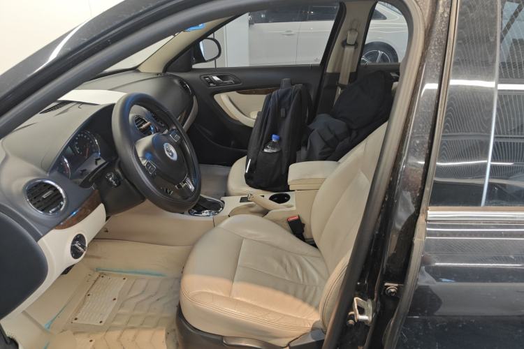 Used Volkswagen Lavida 2011 1.6L Automatic Premium Edition Left Front Seat