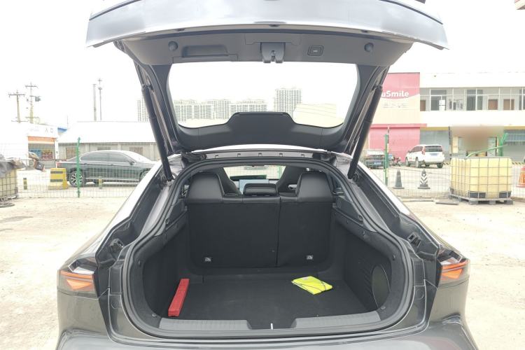 Used CHANGAN UNI-V 2025 Model Third-Generation 2.0T Dynamic Edition Trunk