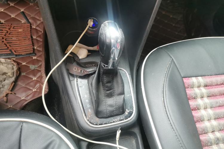 Used Volkswagen Polo 2016 1.6L Automatic Comfort Model Gear Lever
