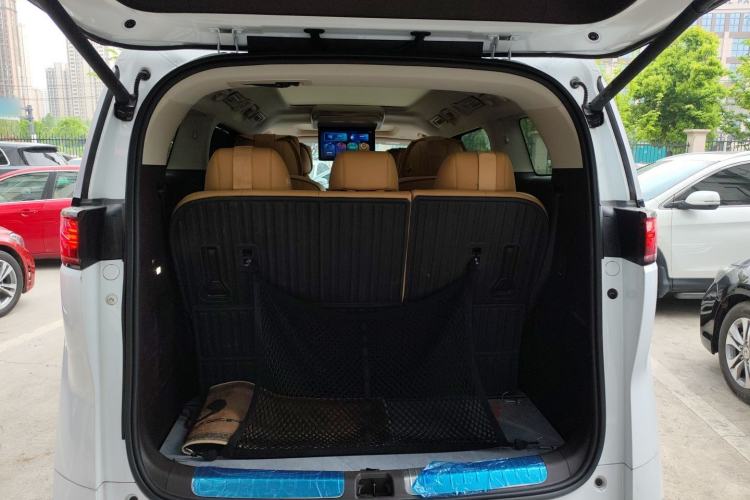 Used Denza D9 2024 DM-i 980 Four-Wheel Drive Prestige Model Trunk