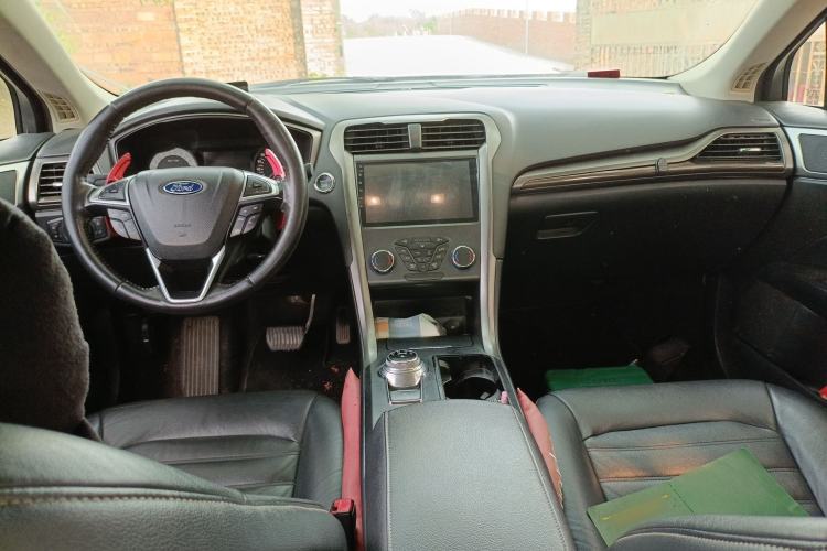 Used Ford Mondeo 2018 EcoBoost 180 Fashion Edition Center Console