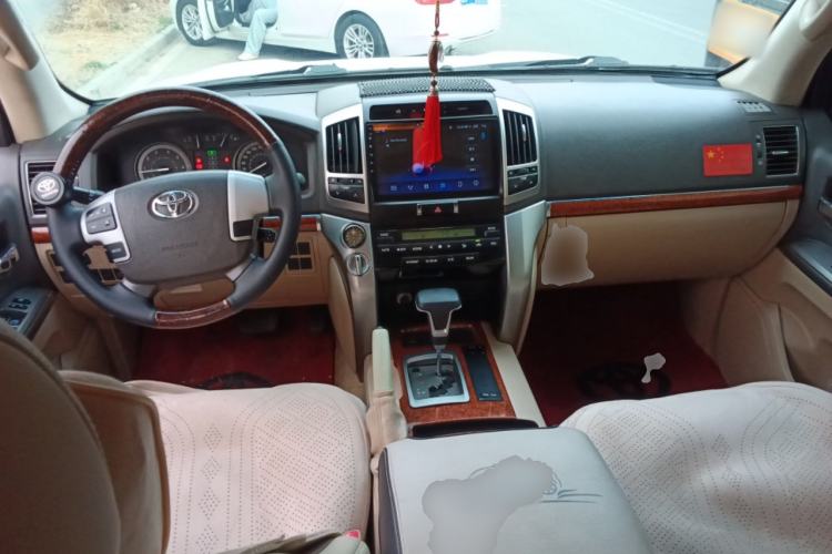 Used Toyota Land Cruiser 2012 4.0L Automatic VX
