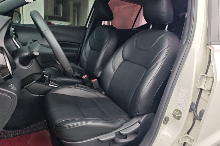 Used Nissan Kicks 2017 1.5L CVT Smart Drive Edition Left Front Seat