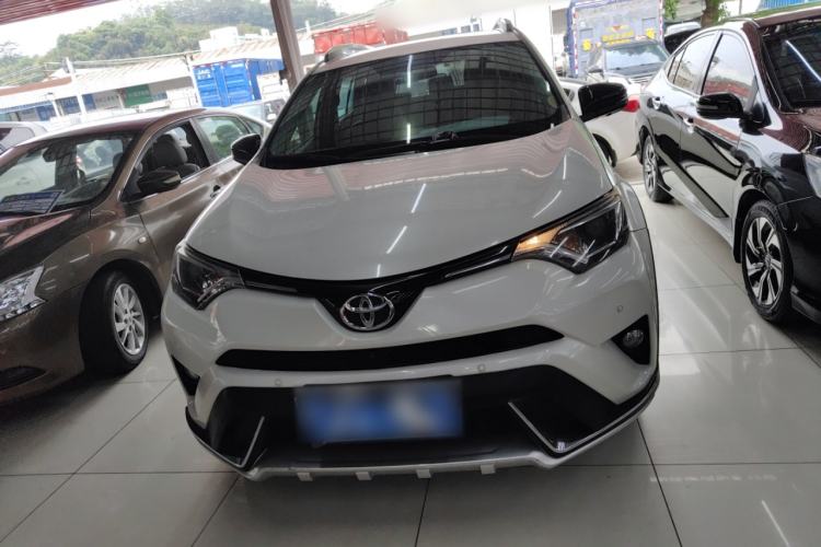Used Toyota RAV4 2018 2.0L CVT Two-Wheel Drive Fashion X Edition
