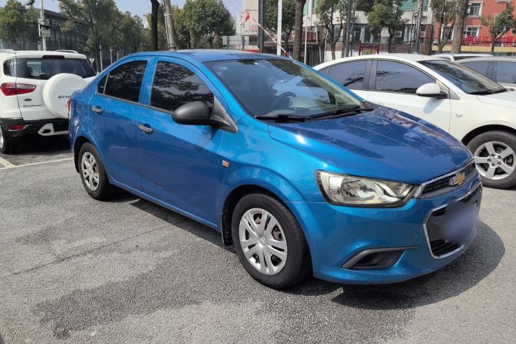 Used Chevrolet Aveo Sonic 2014 Sedan 1.4SL MT Comfort Edition Front Right 45 Deg